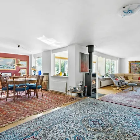 3 Bedroom Pet Friendly In *